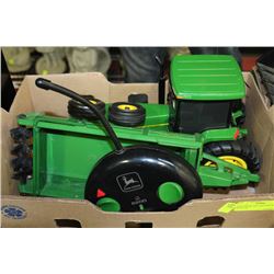 JOHN DEERE DIE CAST 8200 RC TRACTOR