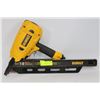 Image 1 : DEWALT D51822 CLIPPED HEAD FRAMING NAILER