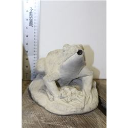 CONCRETE TOAD WATER FOUNTAIN SPITTER