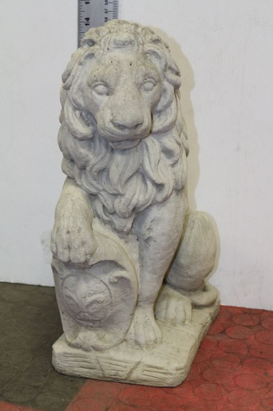 CONCRETE LION STATUE