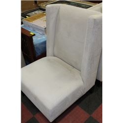 SHOWHOME WHITE SOFA CHAIR