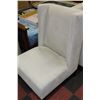Image 1 : SHOWHOME WHITE SOFA CHAIR