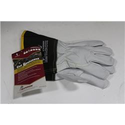 PAIR OF CUT RESISTANT KEVLAR GLOVES SIZE MEDIUM