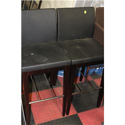 PAIR OF SHOWHOME BAR STOOLS ON CHOICE: BLACK