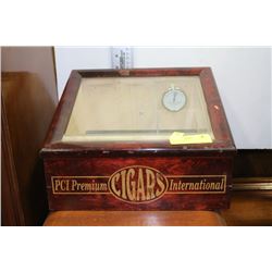 CIGAR HUMIDOR