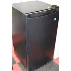 BLACK DANBY BAR FRIDGE DENTED DOOR