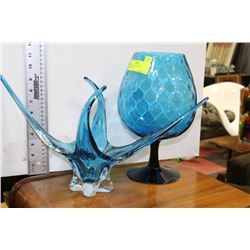 2PC OF BLUE ORNAMENTAL GLASSWARE