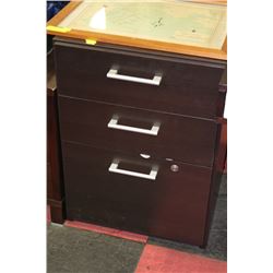 SHOWHOME 3 DRAWER FILING CABINET W ACCENT PIECES