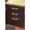 Image 1 : SHOWHOME 3 DRAWER FILING CABINET W ACCENT PIECES