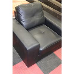 BLACK LEATHERETTE SIDECHAIR