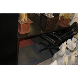 SHOWHOME OFFICE DESK W HYDRAULIC LIFT CHAIR