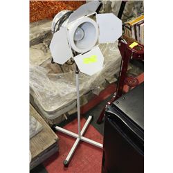 TELESCOPING SPOT LIGHT