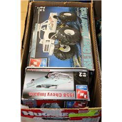 BOX W/ 3 VEHICLE MODEL KITS