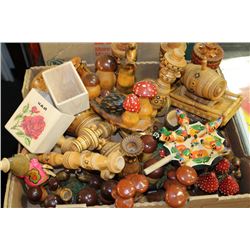 FLAT OF RUSSIAN WOODEN KNICK KNACKS