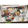 Image 1 : FLAT OF COLLECTIBLE KEYCHAINS