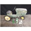 Image 1 : VINTAGE JOHN DEERE PEDAL TRACTOR W/ PAINT & DECALS