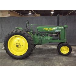 1938 JOHN DEERE "G" ROW CROP TRACTOR, NEW PAINT, NEW TIRES, 3 POINT LIFT GEAR, PTO (print sequence:)