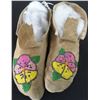 Image 1 : Antique Beaded Deerhide Moccasins