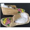 Image 3 : Antique Beaded Deerhide Moccasins