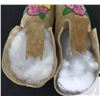 Image 6 : Antique Beaded Deerhide Moccasins