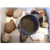 Image 1 : Box of 12 Anasazi artifacts