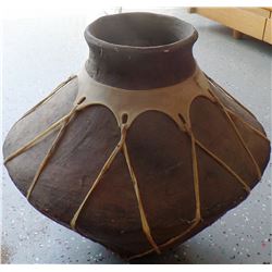 Olla with Leather