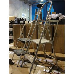 2 FOLDING STEP LADDERS