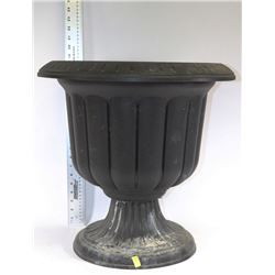 LARGE PLASTIC FLOWER POT