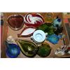 Image 1 : FLAT OF ASSORTED ART GLASS