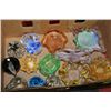 Image 1 : FLAT OF 13 DECORATIVE ART GLASS PIECES