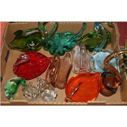 FLAT OF 11 DECORATIVE ART GLASS SWANS