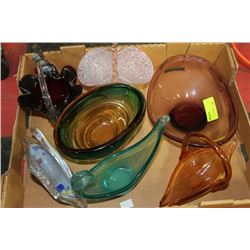 FLAT OF 7 DECORATIVE ART GLASS DISHES & BASKET