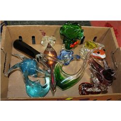 FLAT OF 10 DECORATIVE ART GLASS ORNAMENTS