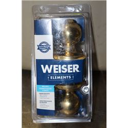 WEISER 'BED & BATH' DOORKNOB SET