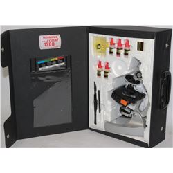1200 ZOOM MICROSCOPE IN CASE
