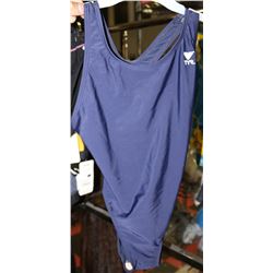TYR WOMANS SIZE 12/26