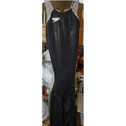 SPEEDO FAST SKIN F2 WOMANS SIZE 32
