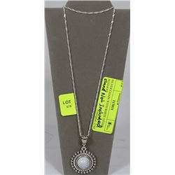 SILVER CHAIN WITH WHITE STONE PENDANT