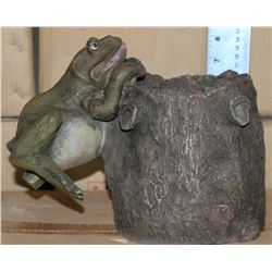 FROG ON STUMP SPITTER FOUNTAIN TOP