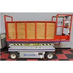 SKYJACK SCISSOR LIFT