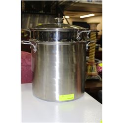 STAINLESS STEEL STOCKPOT WITH STRAINER & 3.4QT