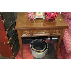 SINGER SEWING MACHINE & ATTACHMENTS
