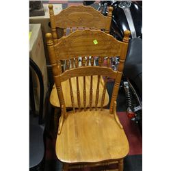 PAIR OF CARVED LIGHT OAK SIDE CHAIRS