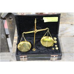 SET OF BALANCING SCALES