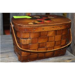 VINTAGE LUNCH BASKET