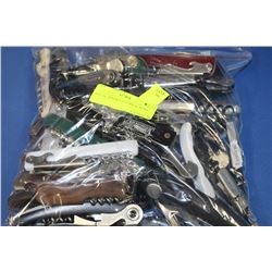 BAG OF ASSORTED CORK SCREWS