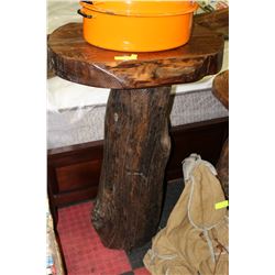 MUSHROOM STYLE WOODEN DISPLAY STAND