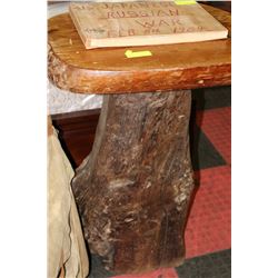 MUSHROOM STYLE WOODEN DISPLAY STAND