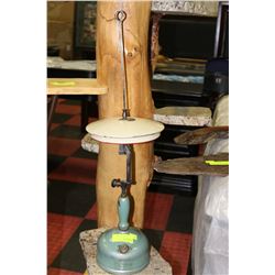 VINTAGE 1747 COLEMAN GAS LANTERN