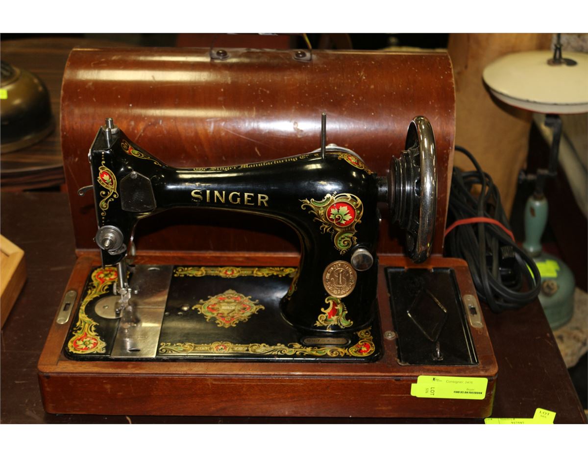VINTAGE RARE SINGER SEWING MACHINE (PORTABLE)